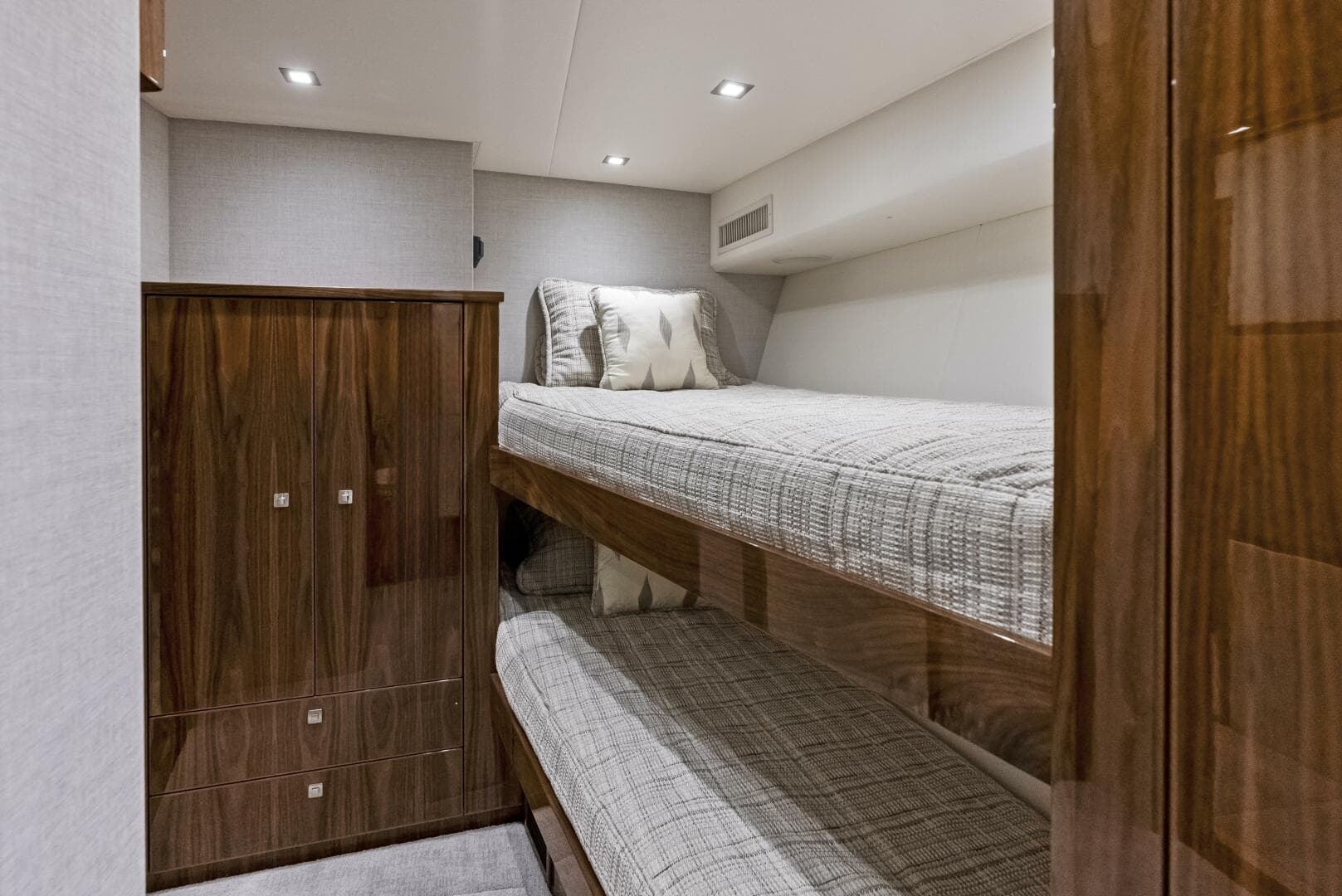 2019 Viking 80 Convertible — photo 82