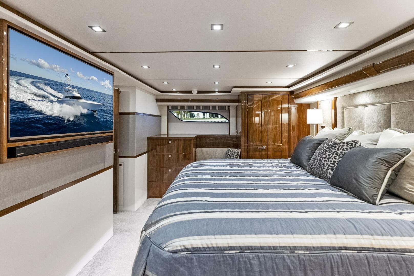 2019 Viking 80 Convertible — photo 70