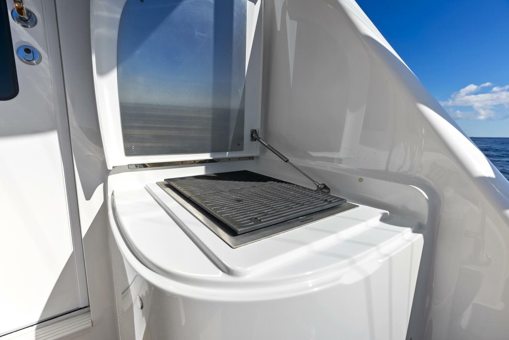 2019 Viking 80 Convertible — photo 19