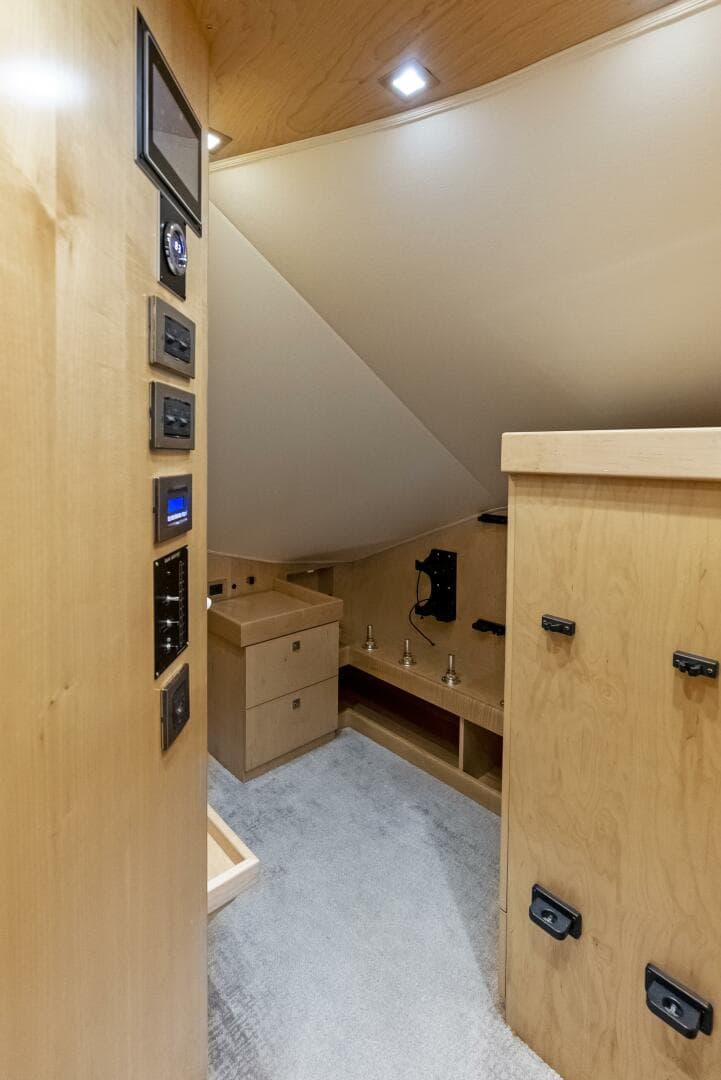 2019 Viking 80 Convertible — photo 101