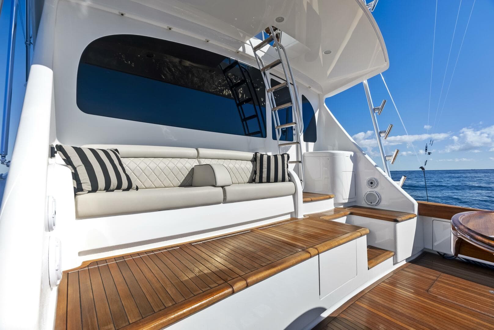 2019 Viking 80 Convertible — photo 16