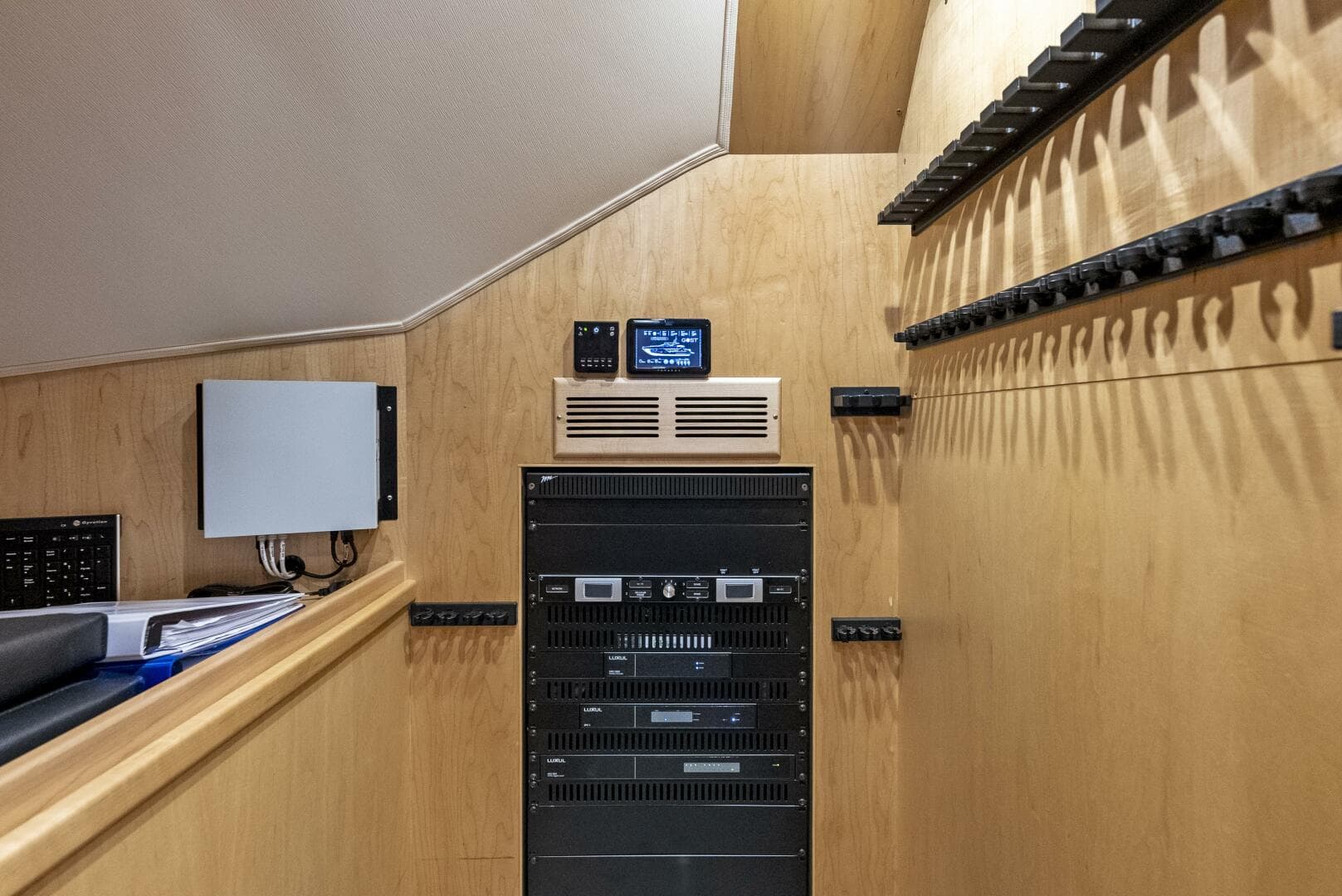 2019 Viking 80 Convertible — photo 103