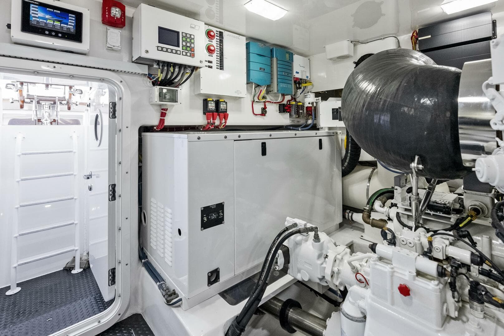 2019 Viking 80 Convertible — photo 112