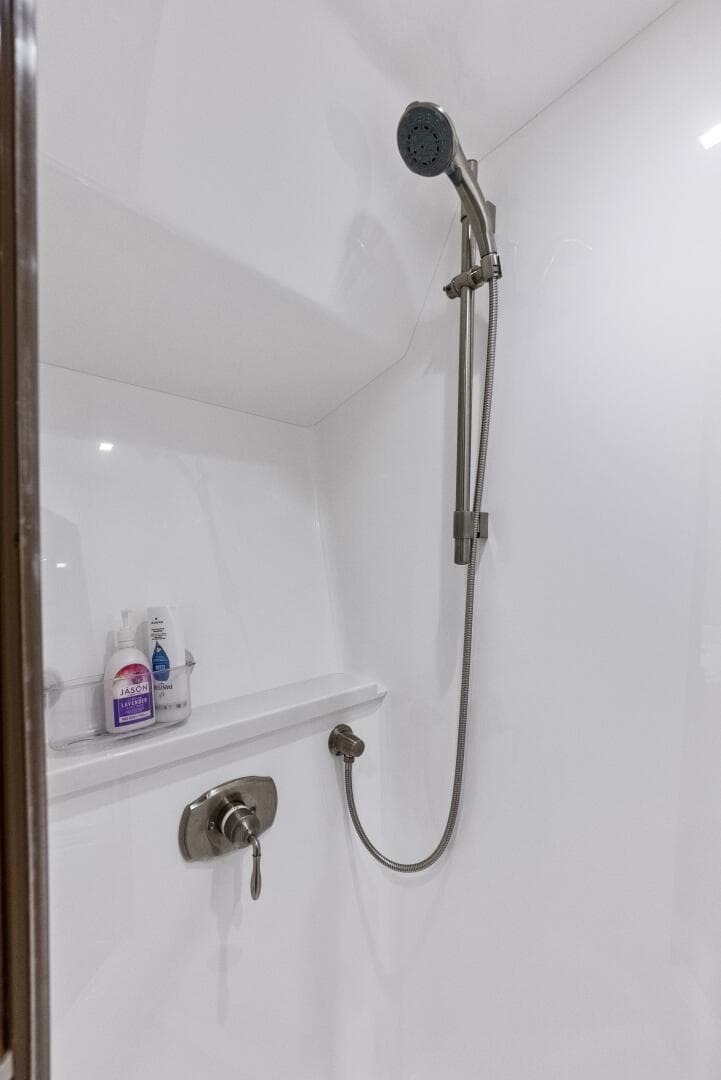 2019 Viking 80 Convertible — photo 86