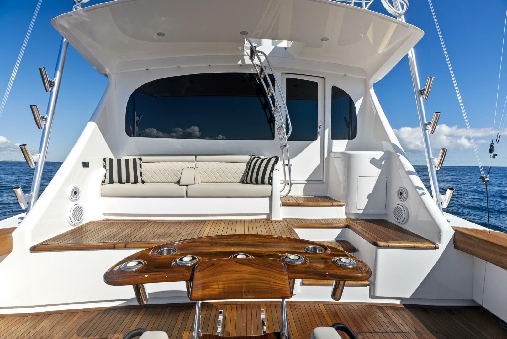 2019 Viking 80 Convertible — photo 17