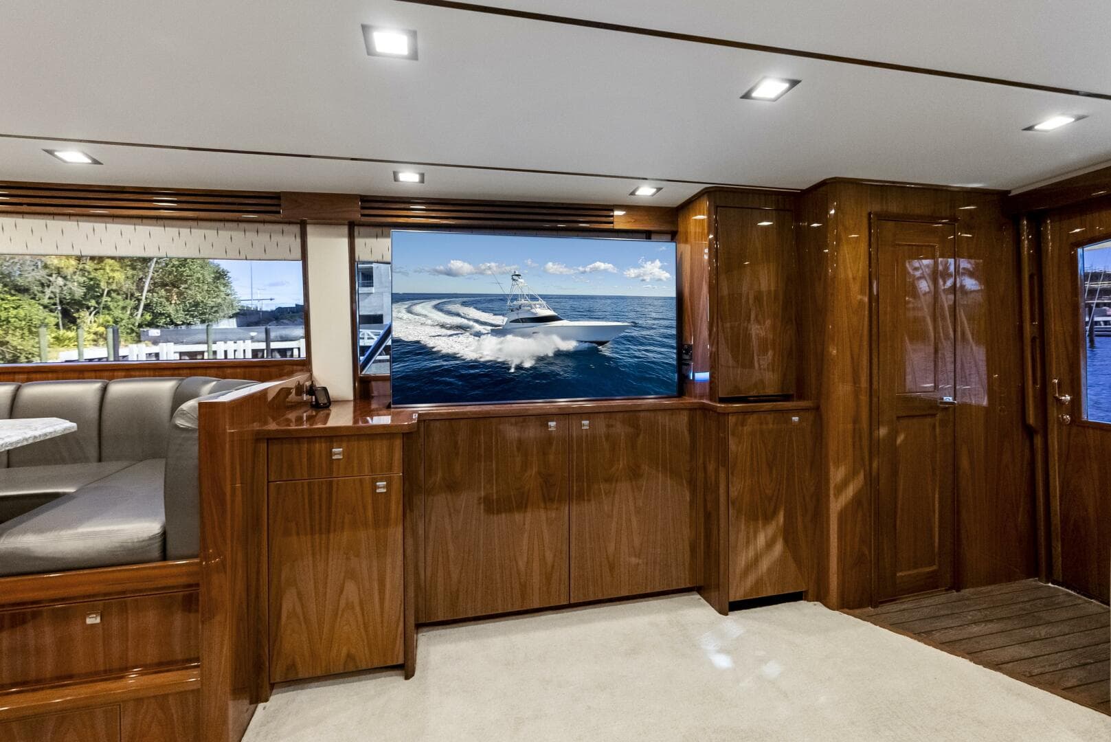 2019 Viking 80 Convertible — photo 55