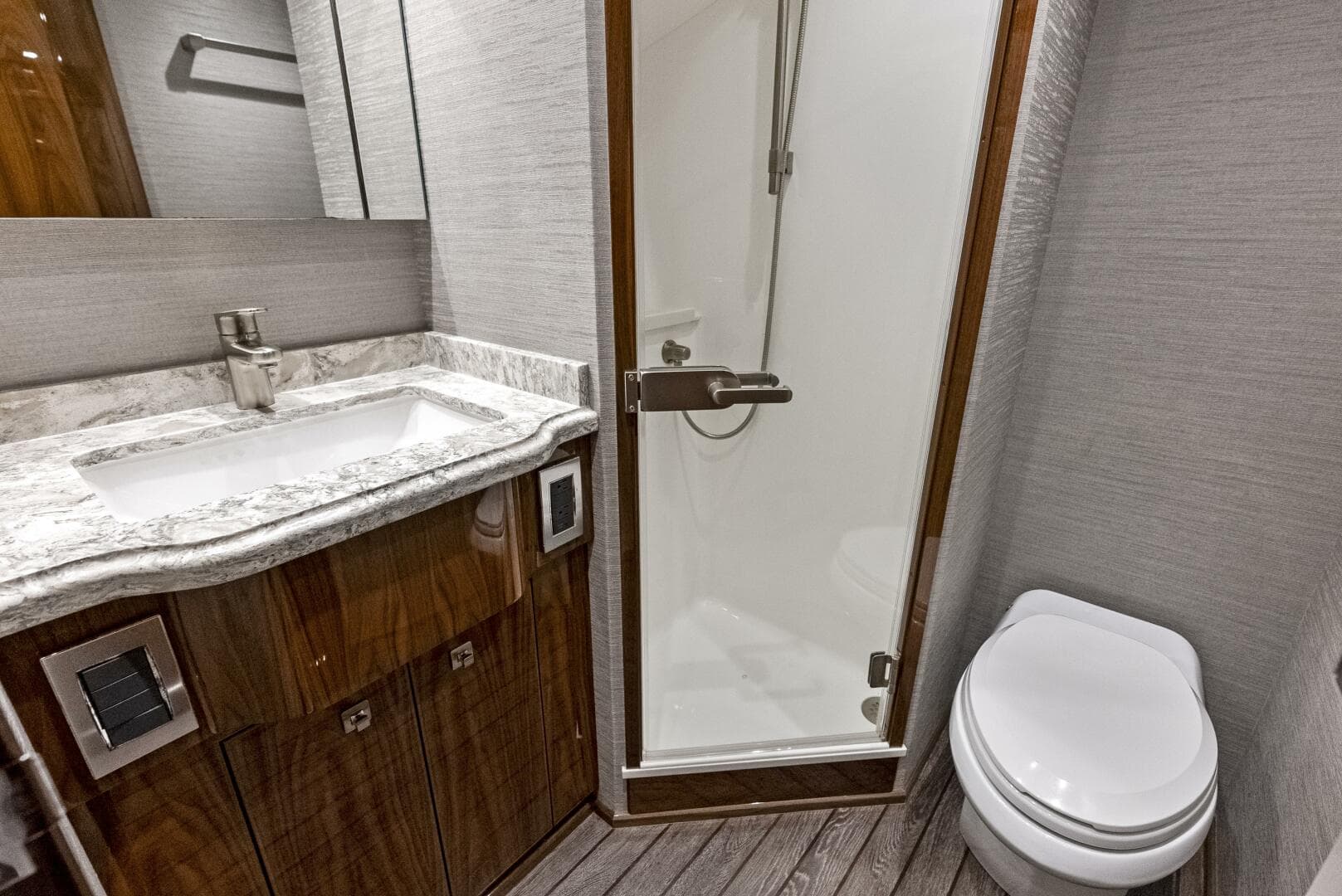 2019 Viking 80 Convertible — photo 85