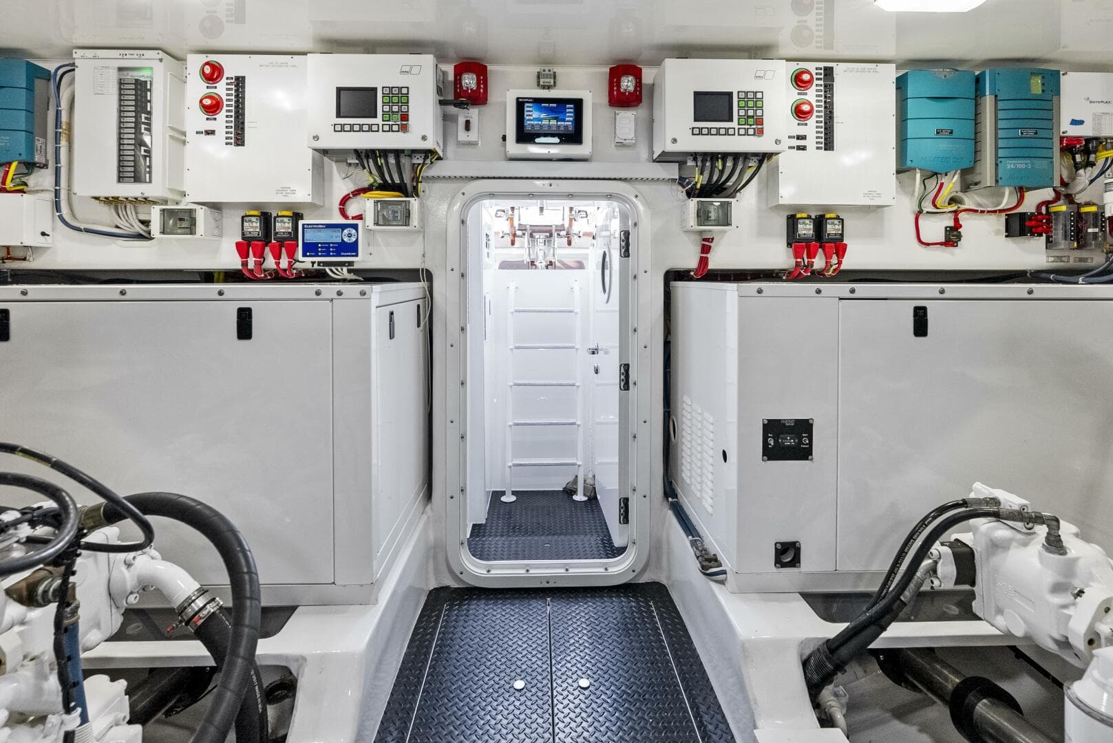 2019 Viking 80 Convertible — photo 111