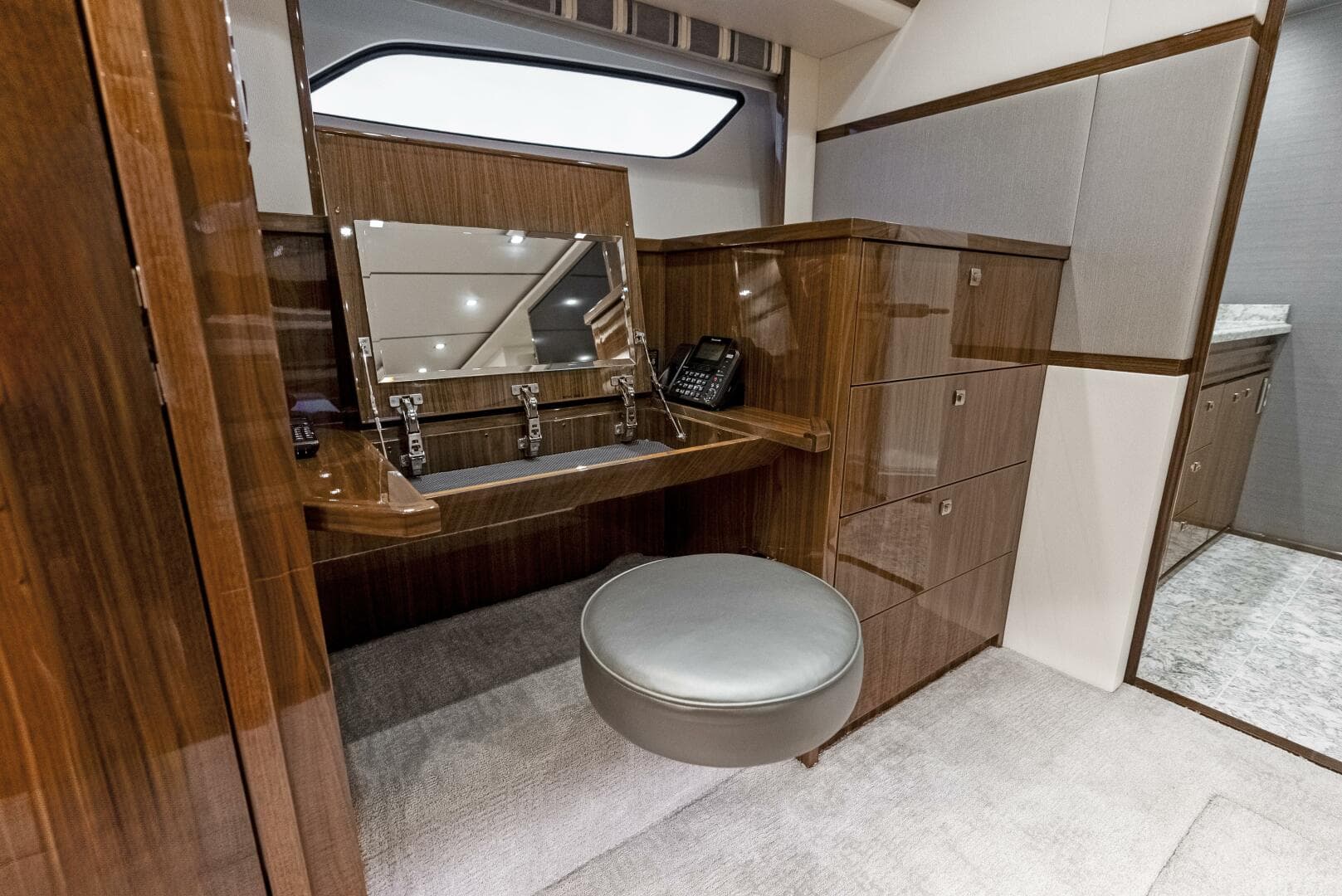 2019 Viking 80 Convertible — photo 74