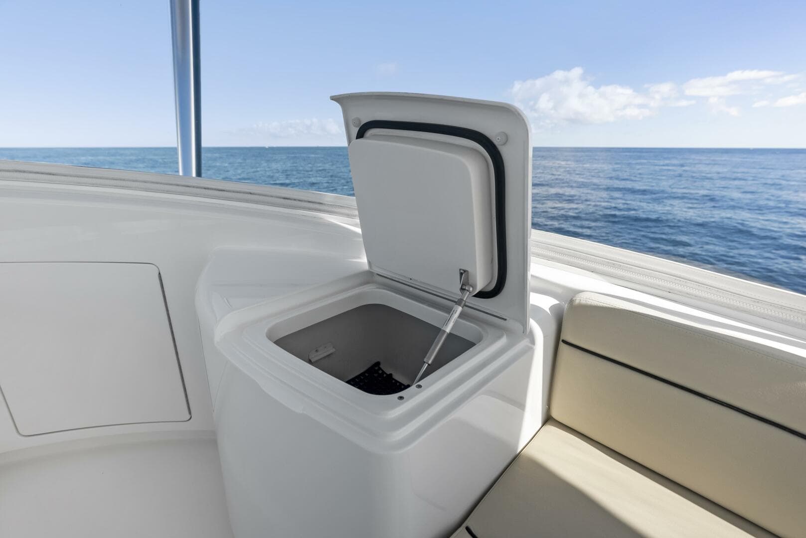 2019 Viking 80 Convertible — photo 37