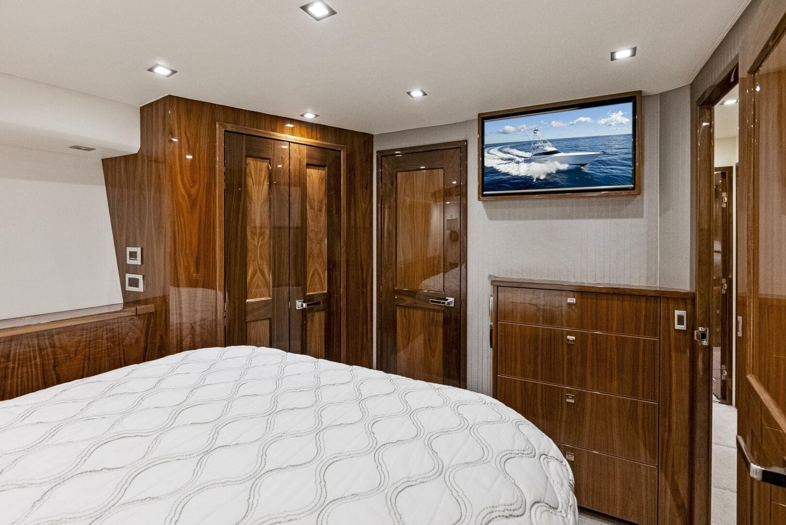 2019 Viking 80 Convertible — photo 89