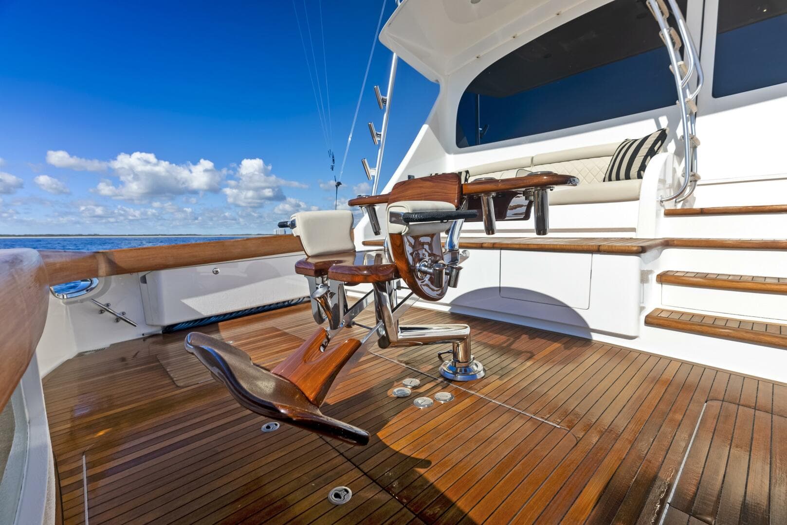 2019 Viking 80 Convertible — photo 23