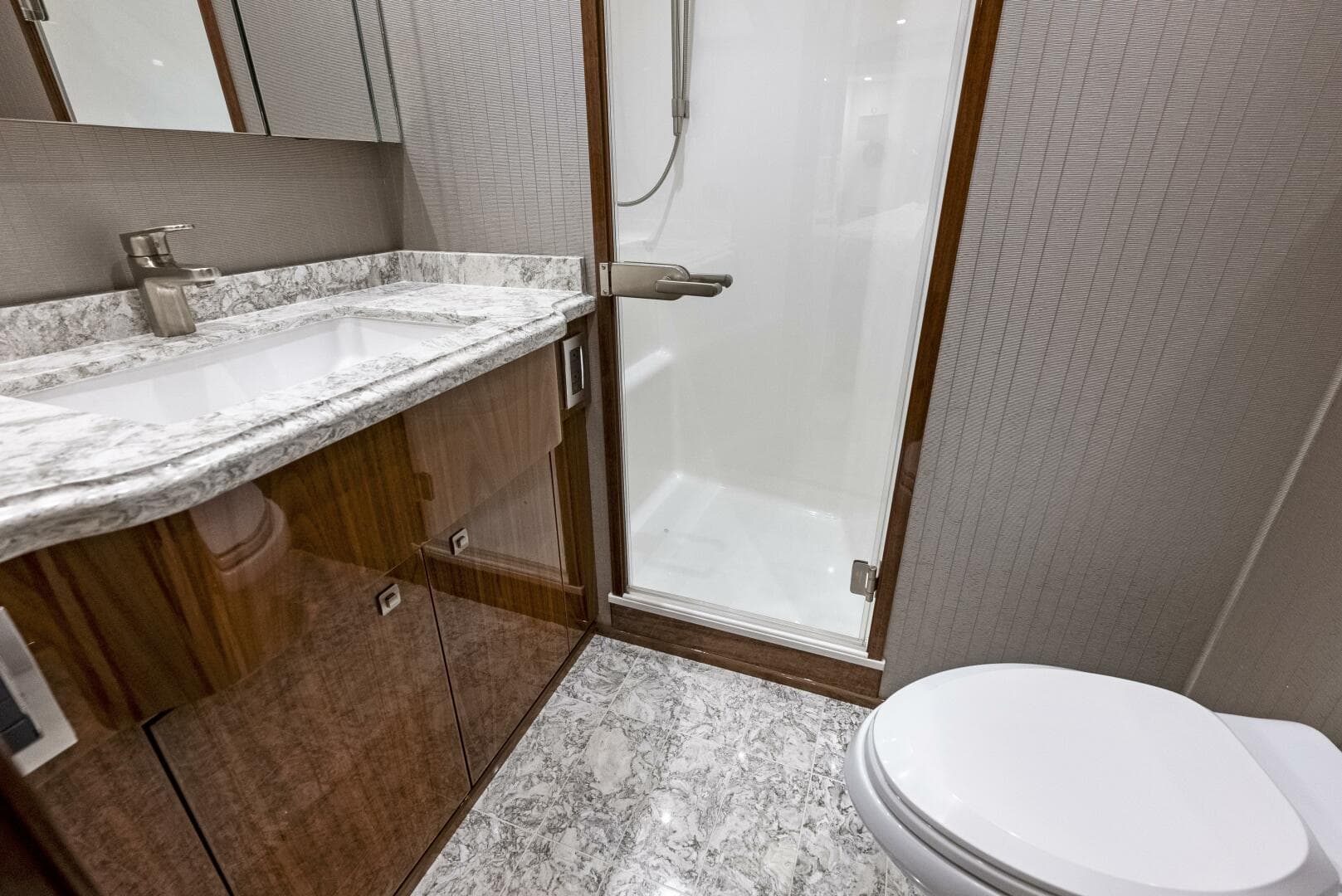 2019 Viking 80 Convertible — photo 91