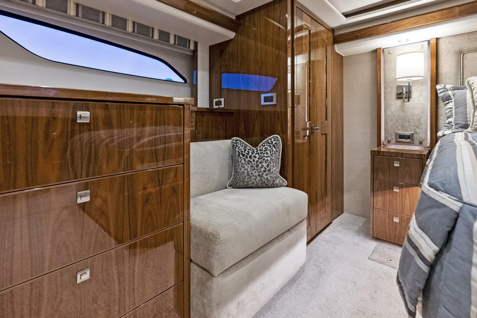 2019 Viking 80 Convertible — photo 71