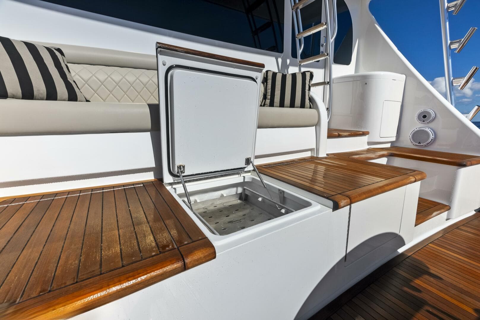 2019 Viking 80 Convertible — photo 26