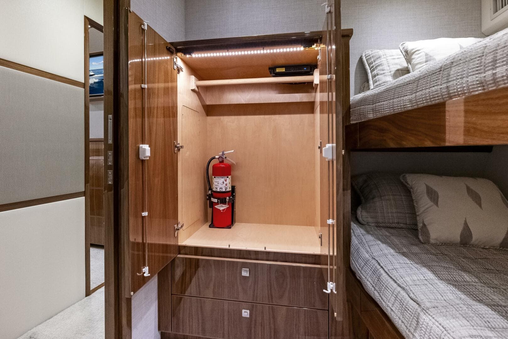 2019 Viking 80 Convertible — photo 83