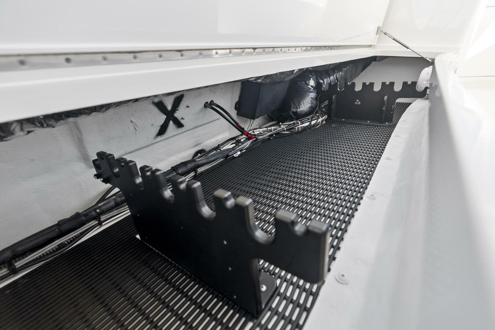 2019 Viking 80 Convertible — photo 50