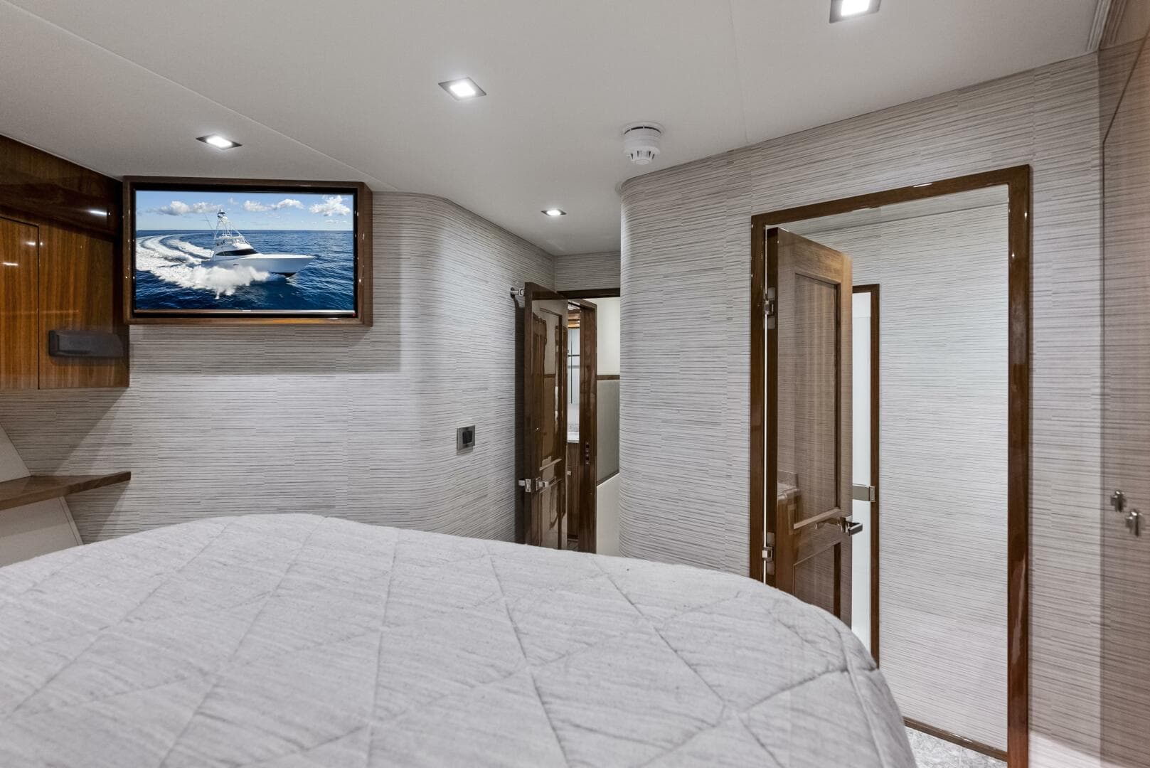 2019 Viking 80 Convertible — photo 98