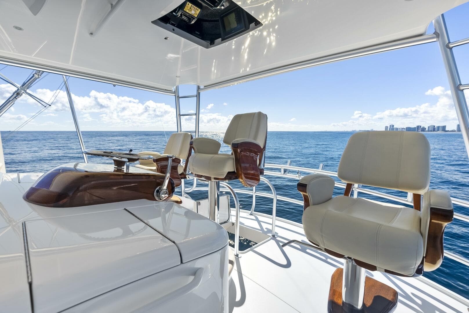 2019 Viking 80 Convertible — photo 43