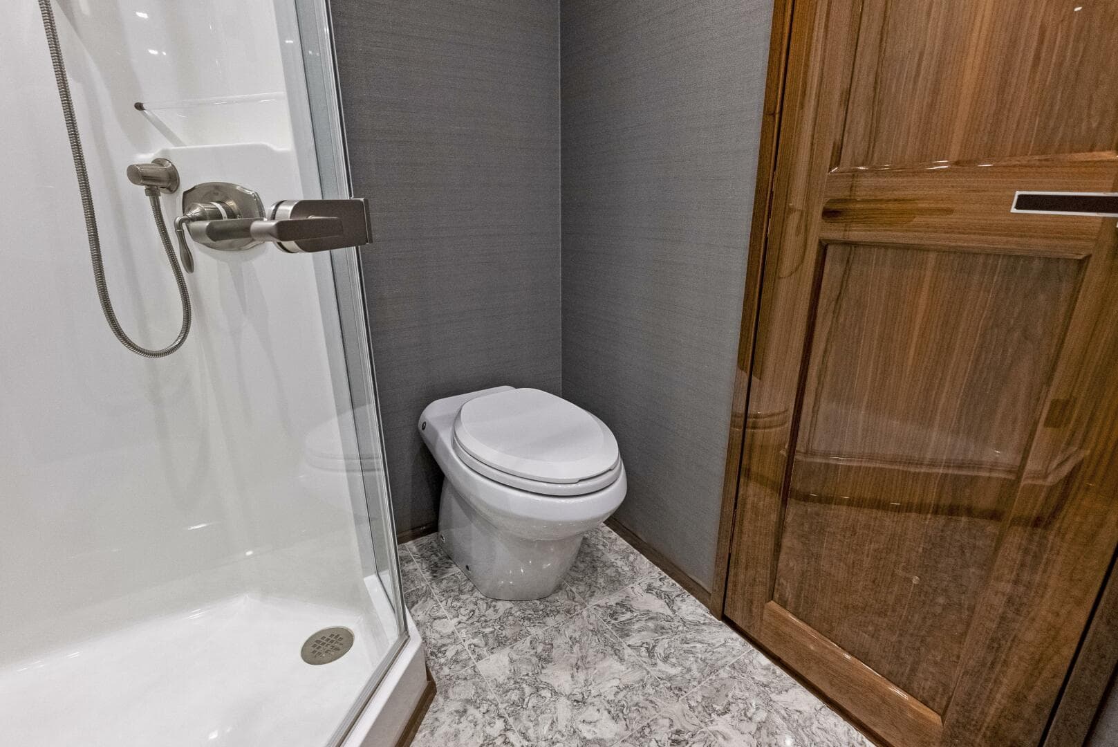 2019 Viking 80 Convertible — photo 79