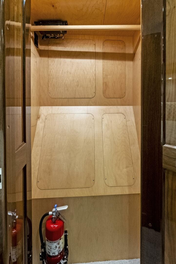 2019 Viking 80 Convertible — photo 90