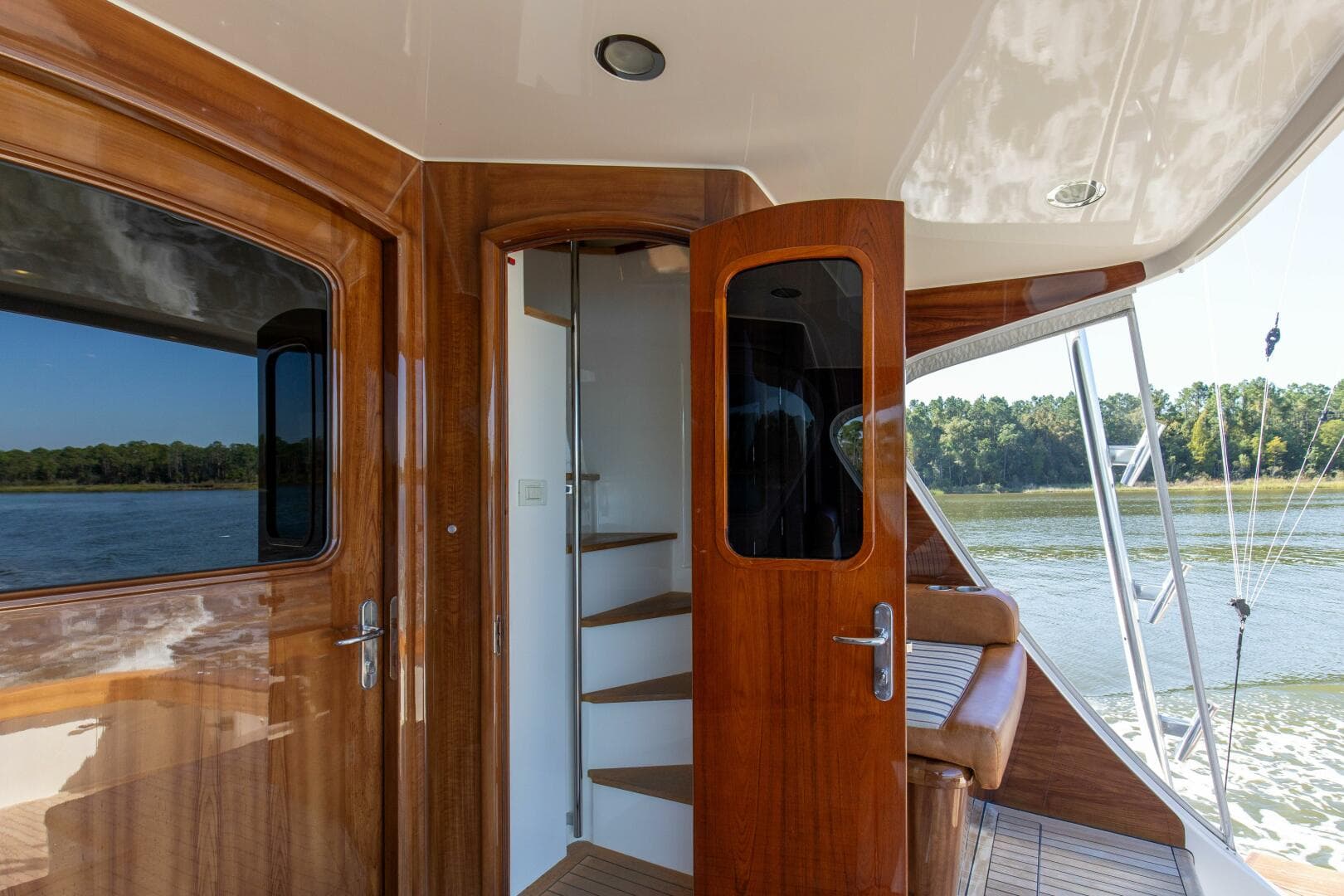 2005 Whiticar 76 Enclosed Bridge — photo 41