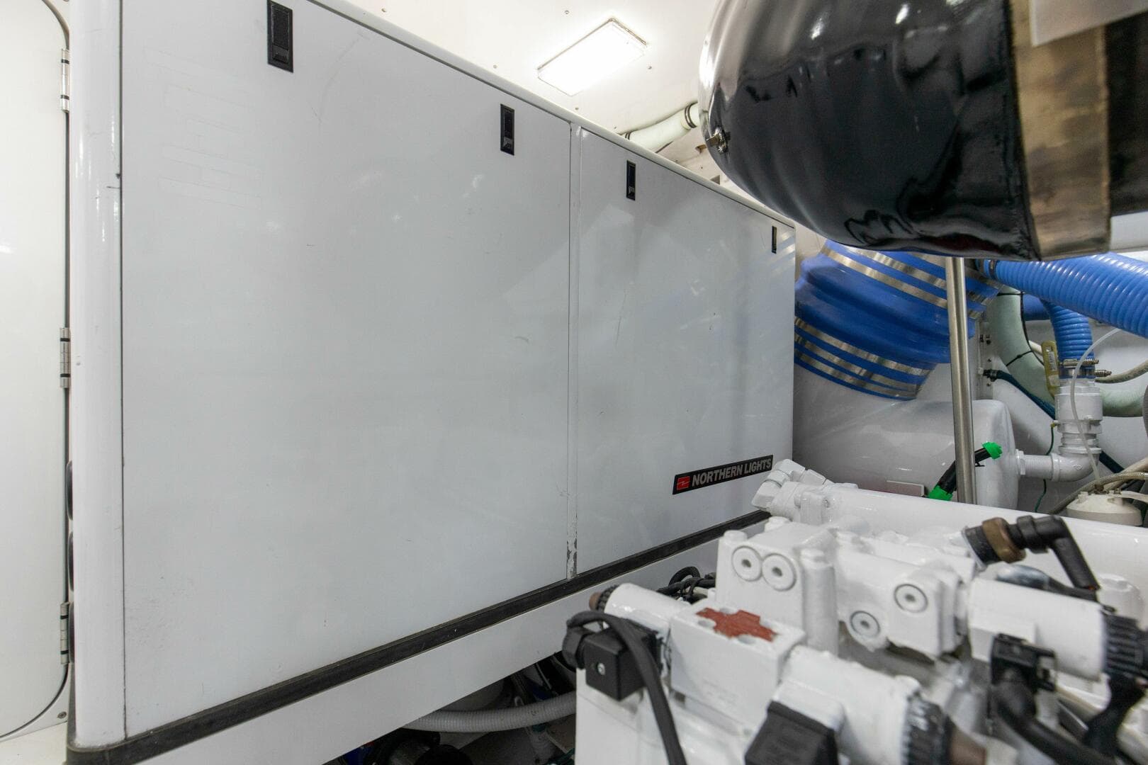 2005 Whiticar 76 Enclosed Bridge — photo 59