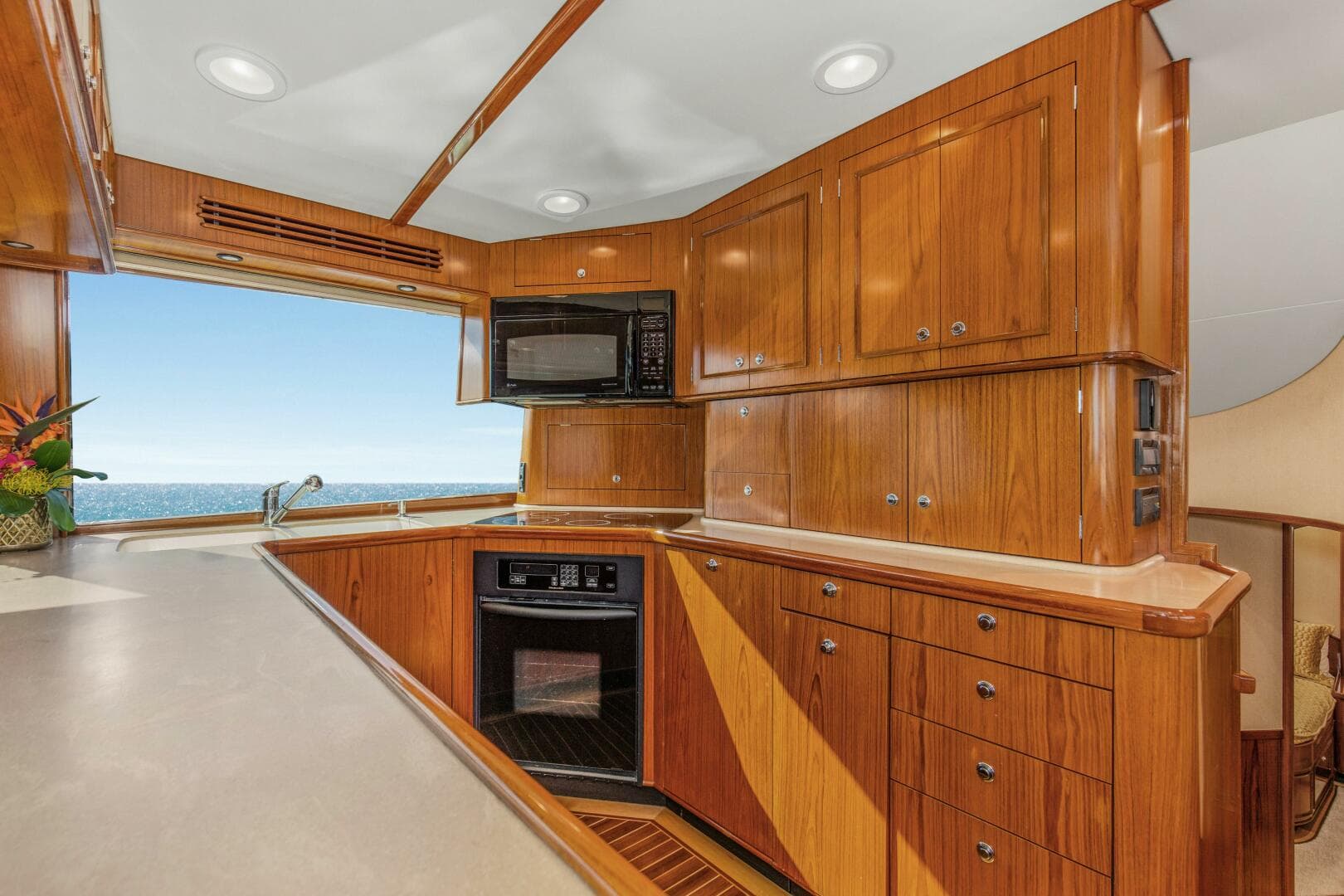 2005 Whiticar 76 Enclosed Bridge — photo 11