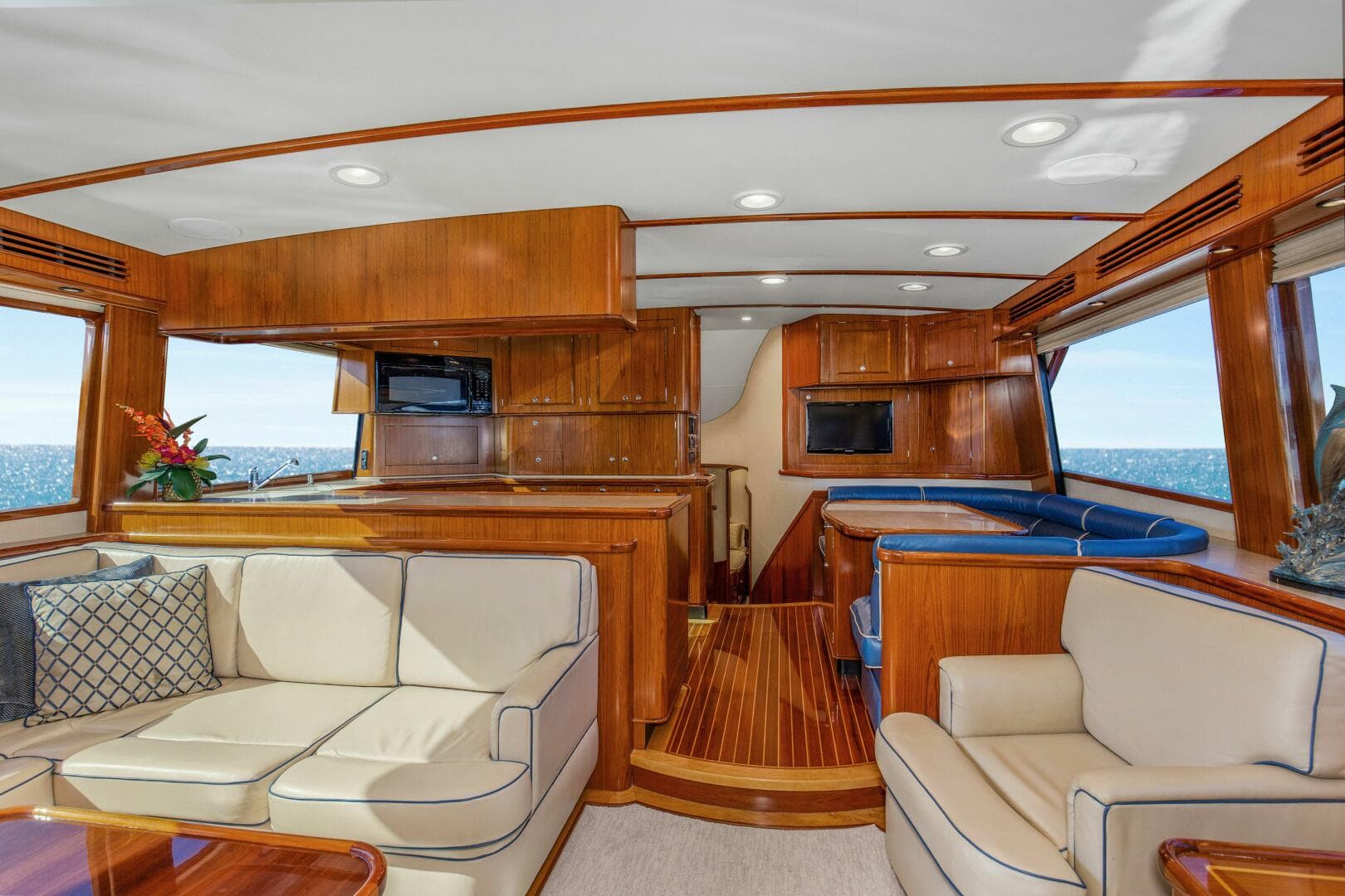 2005 Whiticar 76 Enclosed Bridge — photo 2