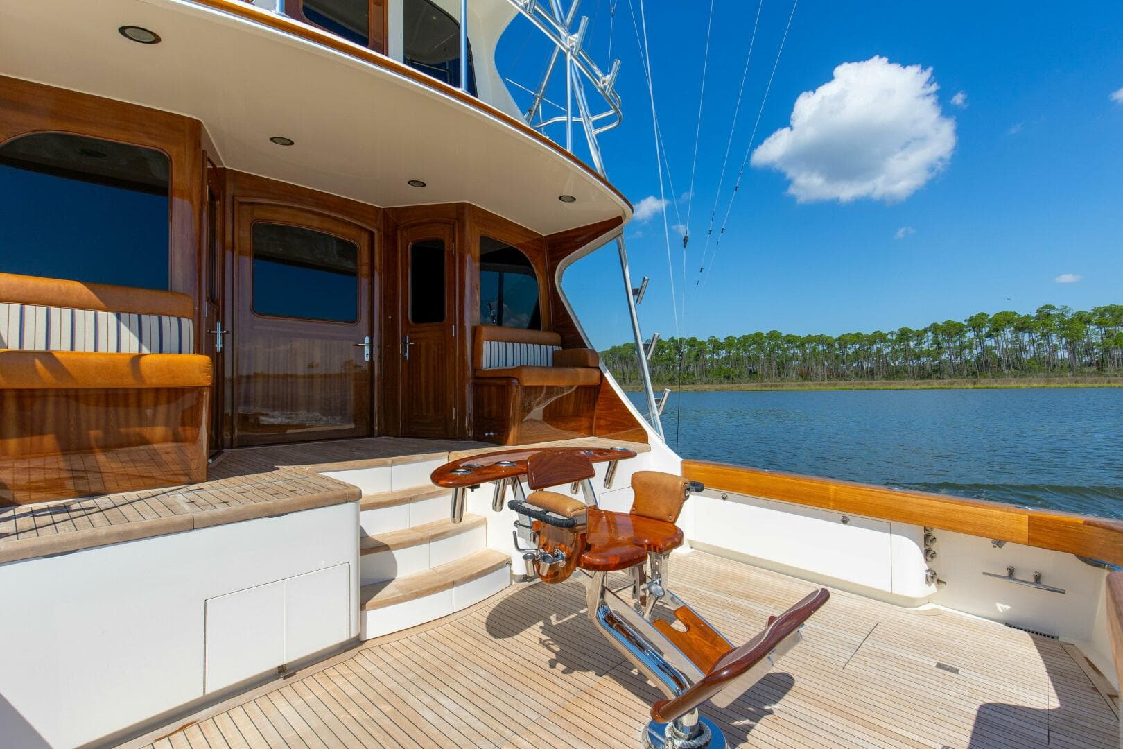 2005 Whiticar 76 Enclosed Bridge — photo 37