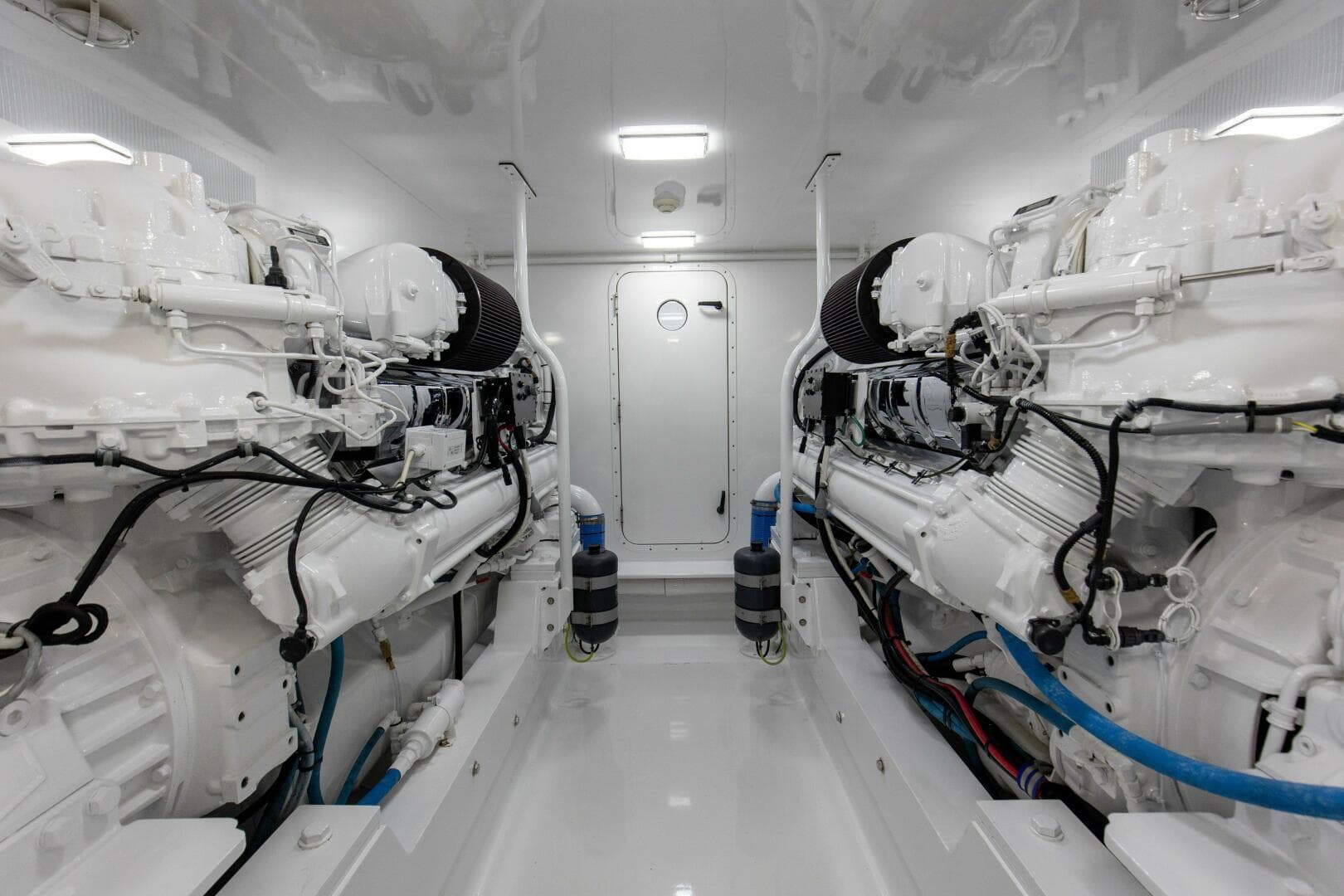 2005 Whiticar 76 Enclosed Bridge — photo 60