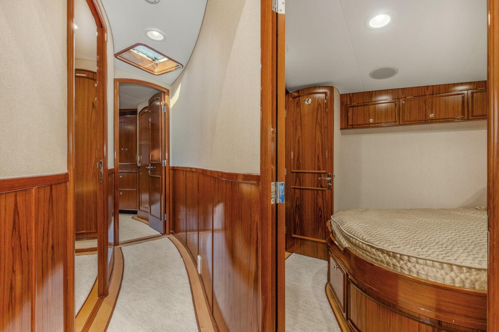 2005 Whiticar 76 Enclosed Bridge — photo 17