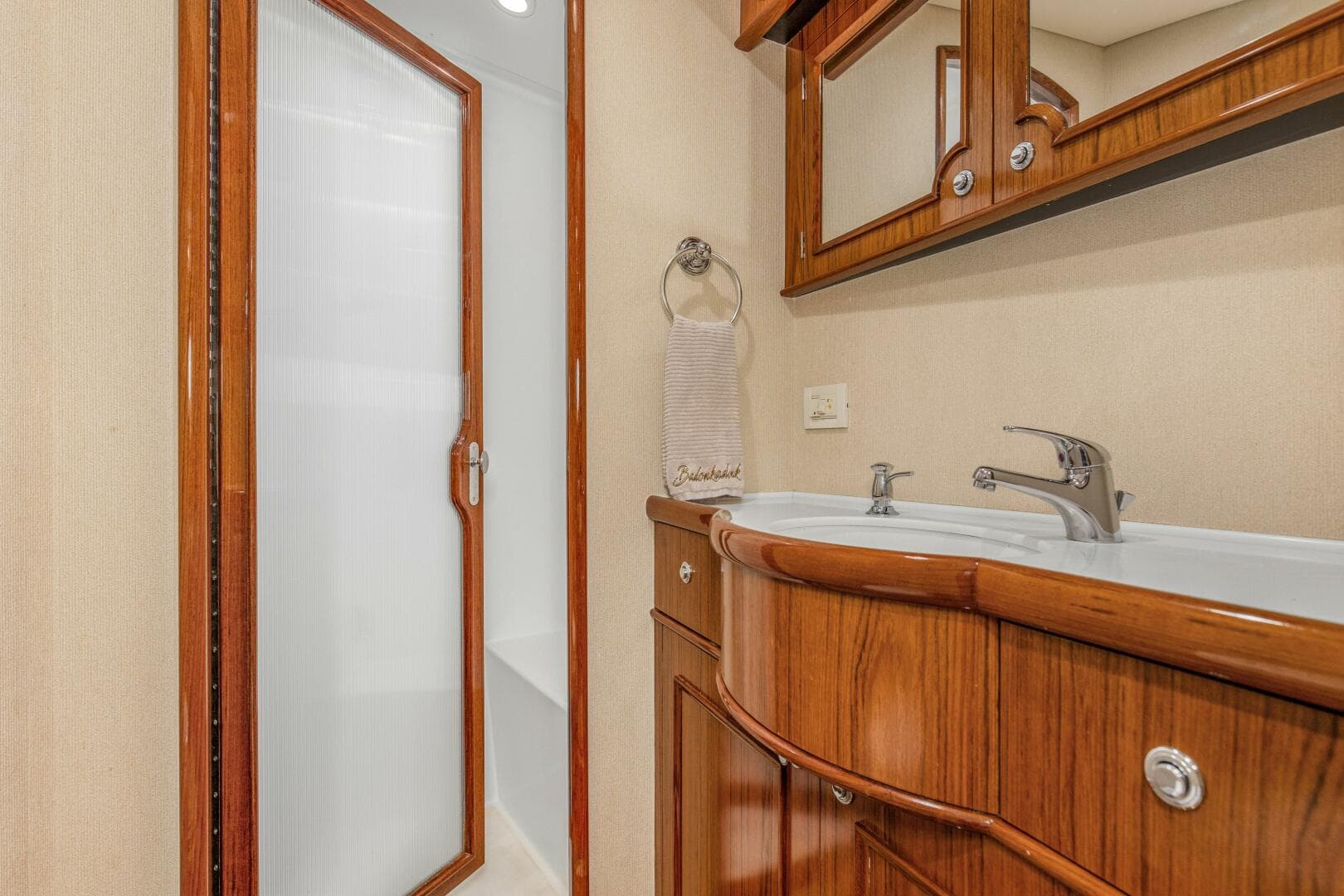 2005 Whiticar 76 Enclosed Bridge — photo 33