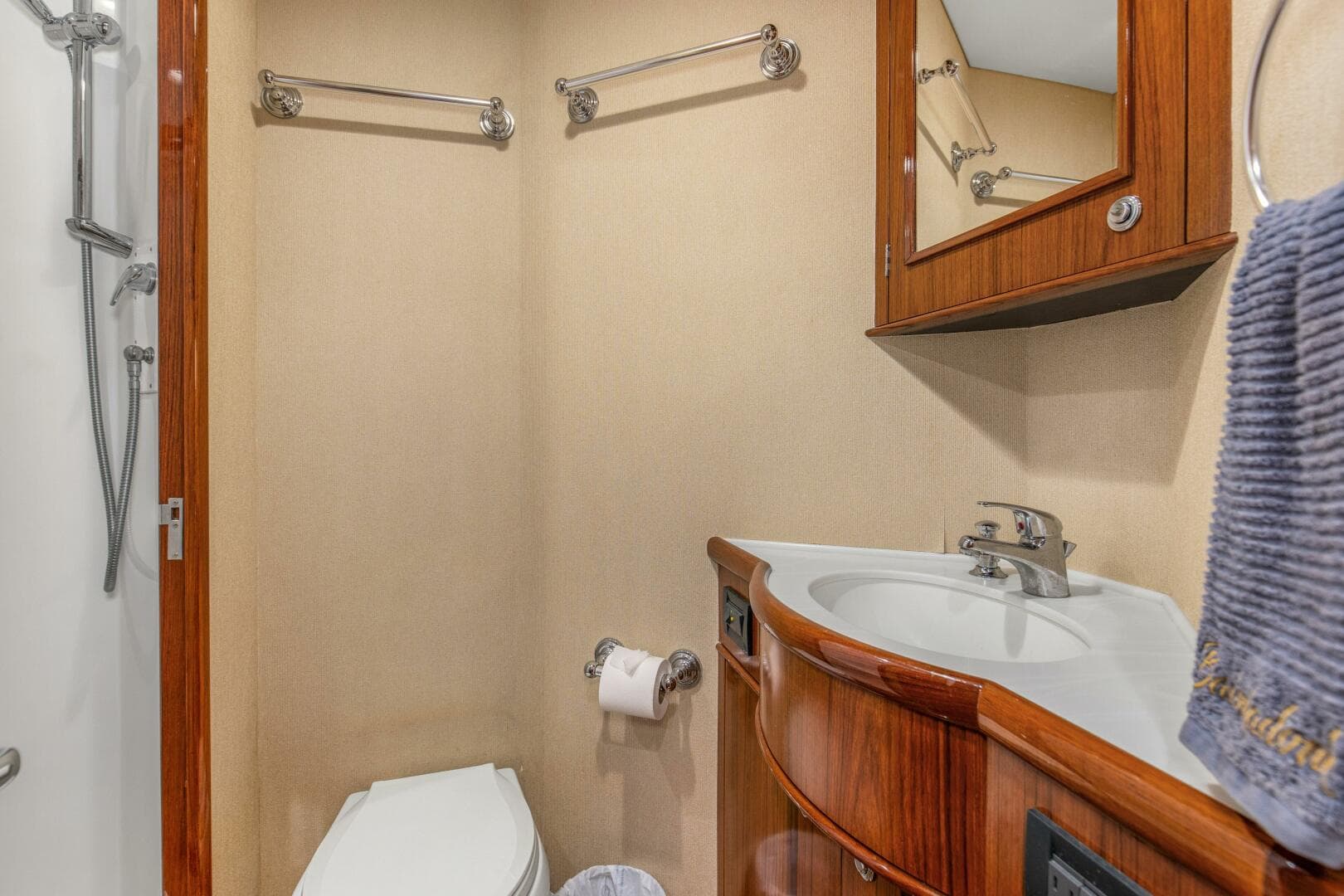 2005 Whiticar 76 Enclosed Bridge — photo 30