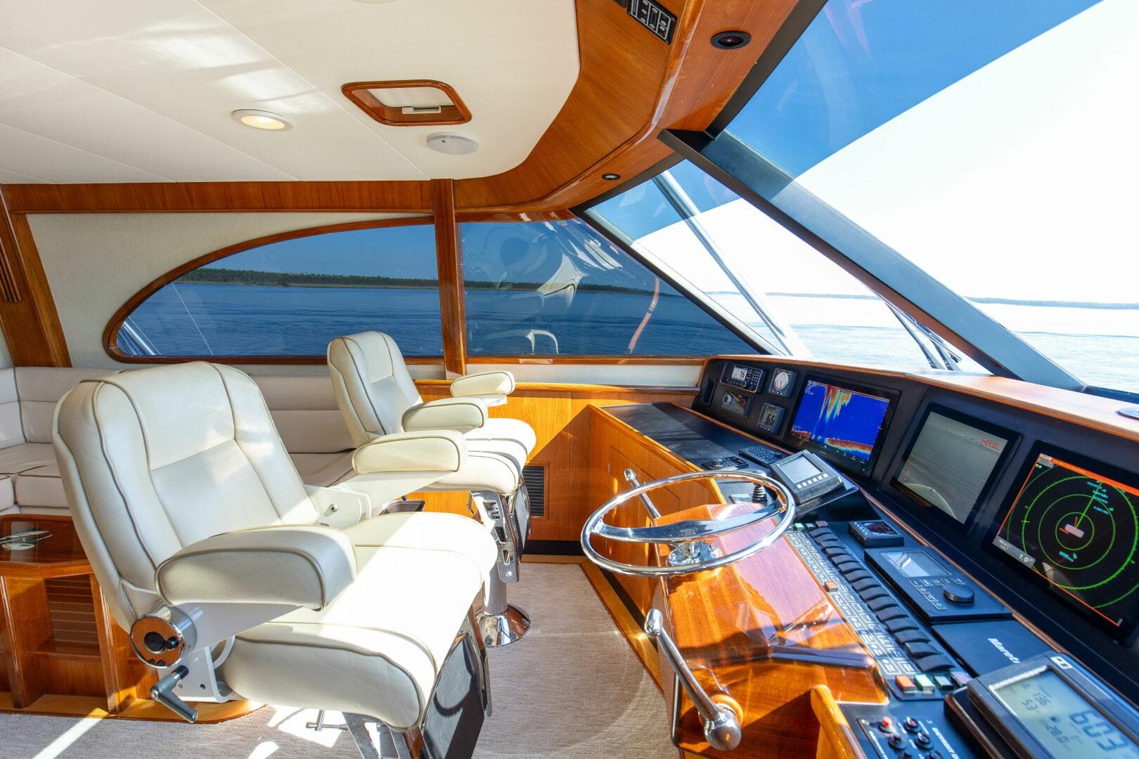 2005 Whiticar 76 Enclosed Bridge — photo 3