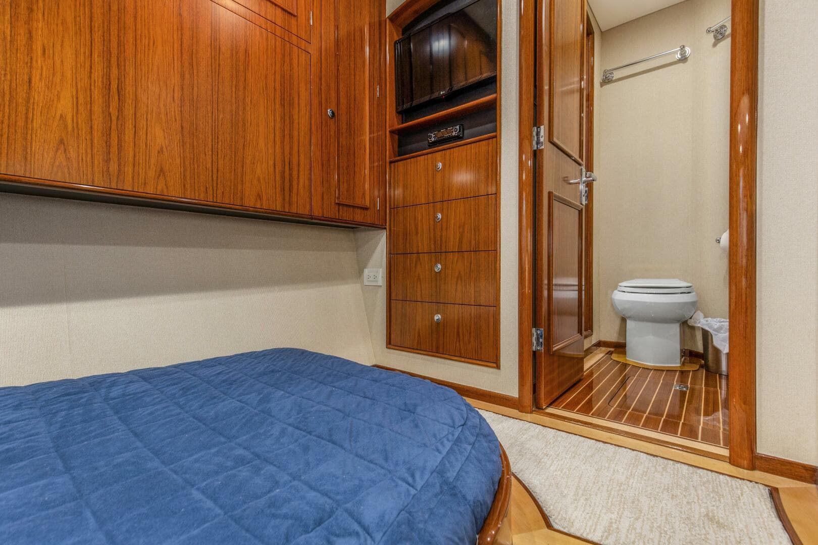 2005 Whiticar 76 Enclosed Bridge — photo 29