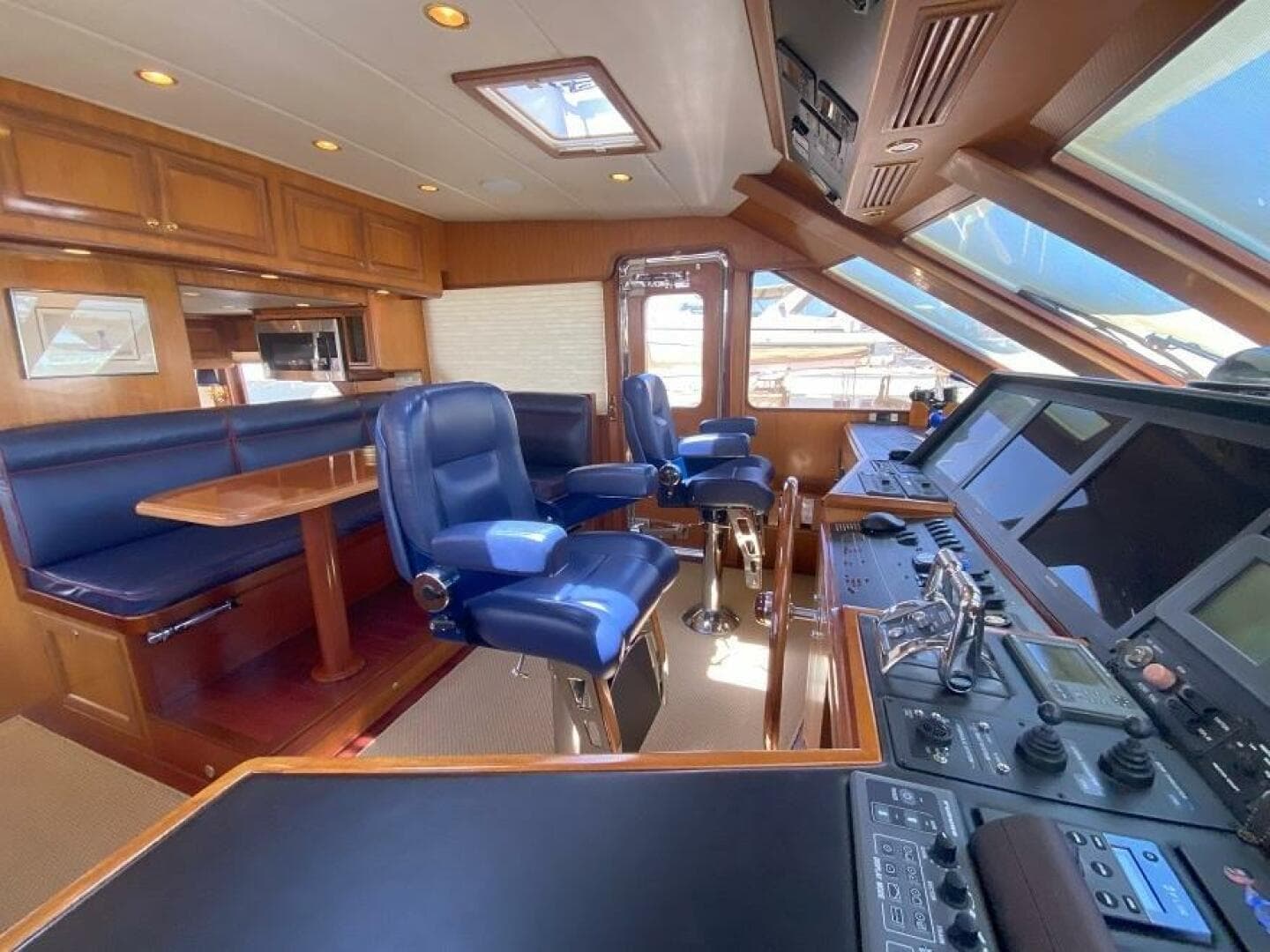 2005 Offshore Yachts — photo 12