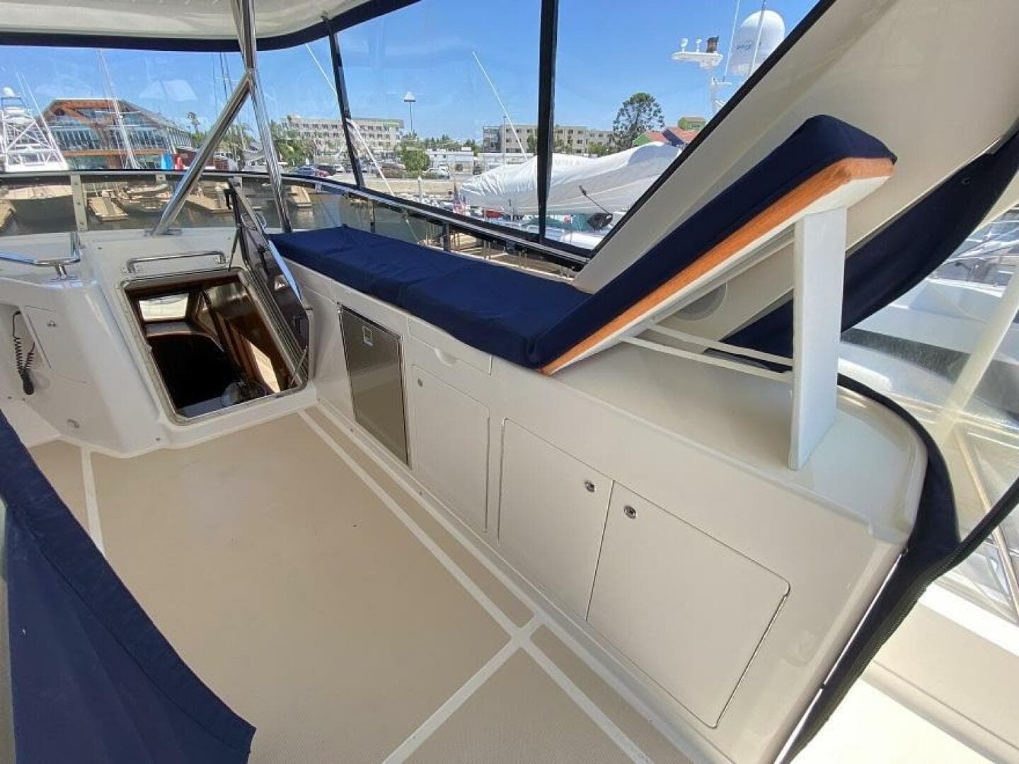 2005 Offshore Yachts — photo 17