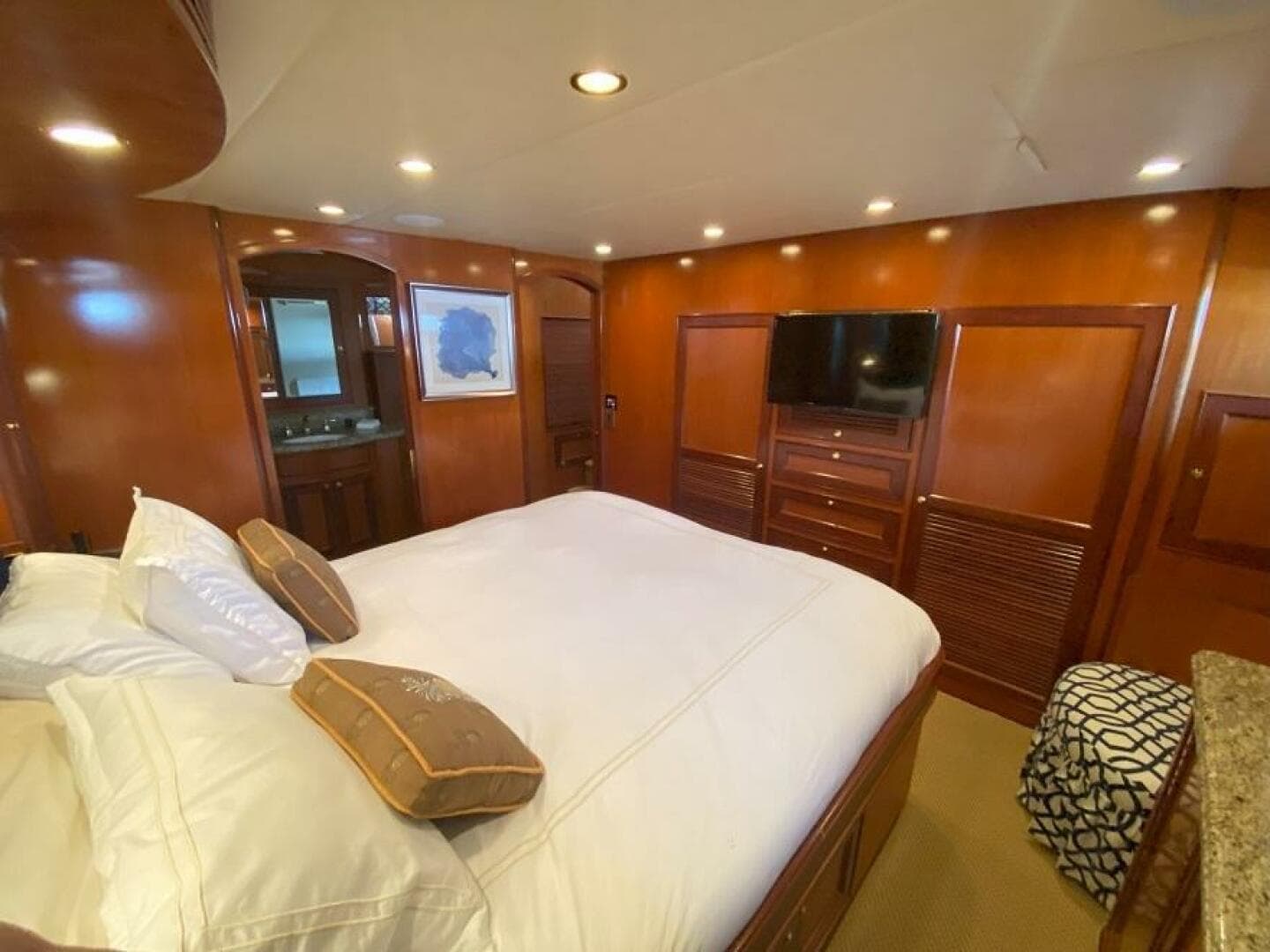 2005 Offshore Yachts — photo 23