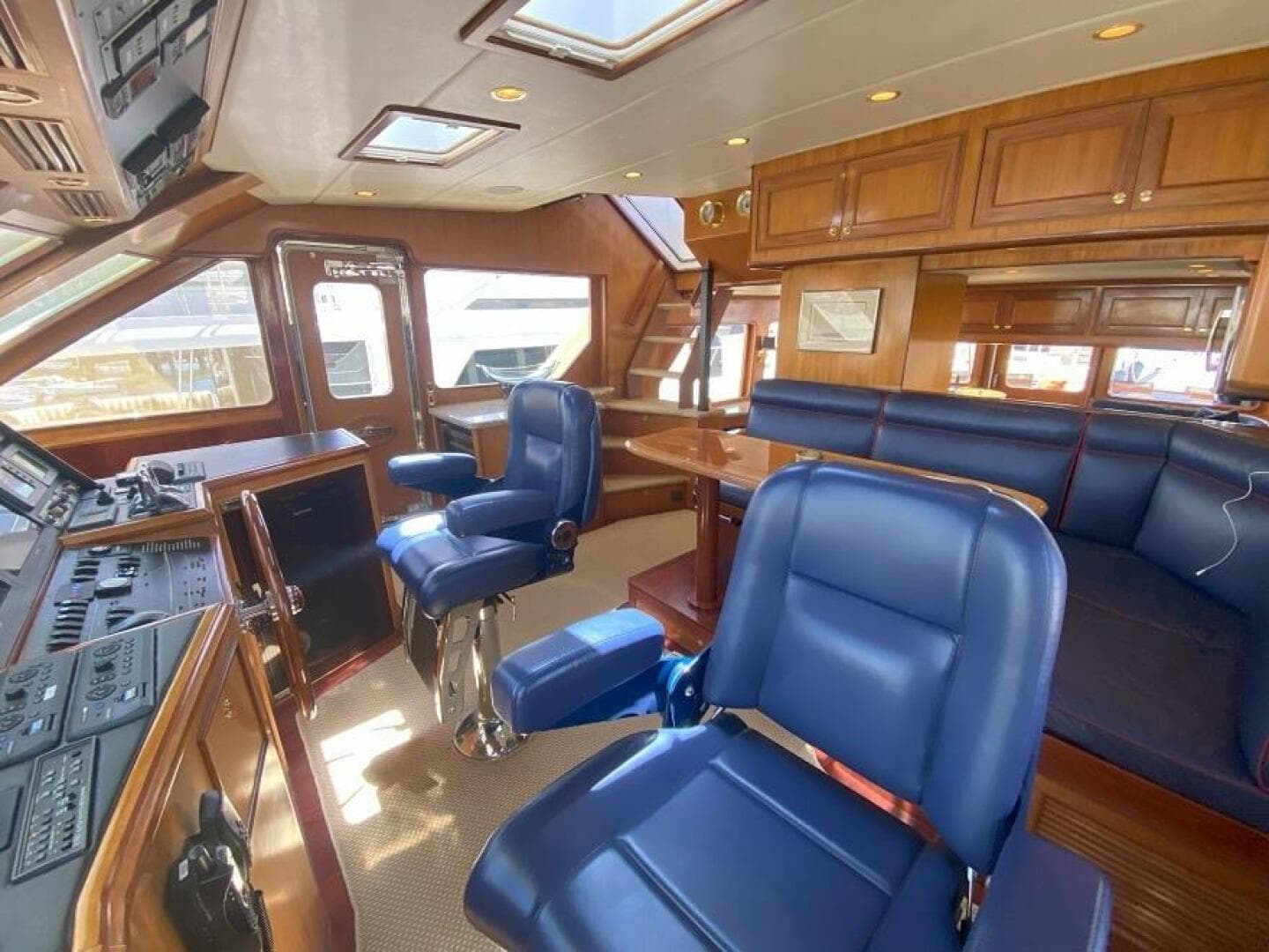 2005 Offshore Yachts — photo 13