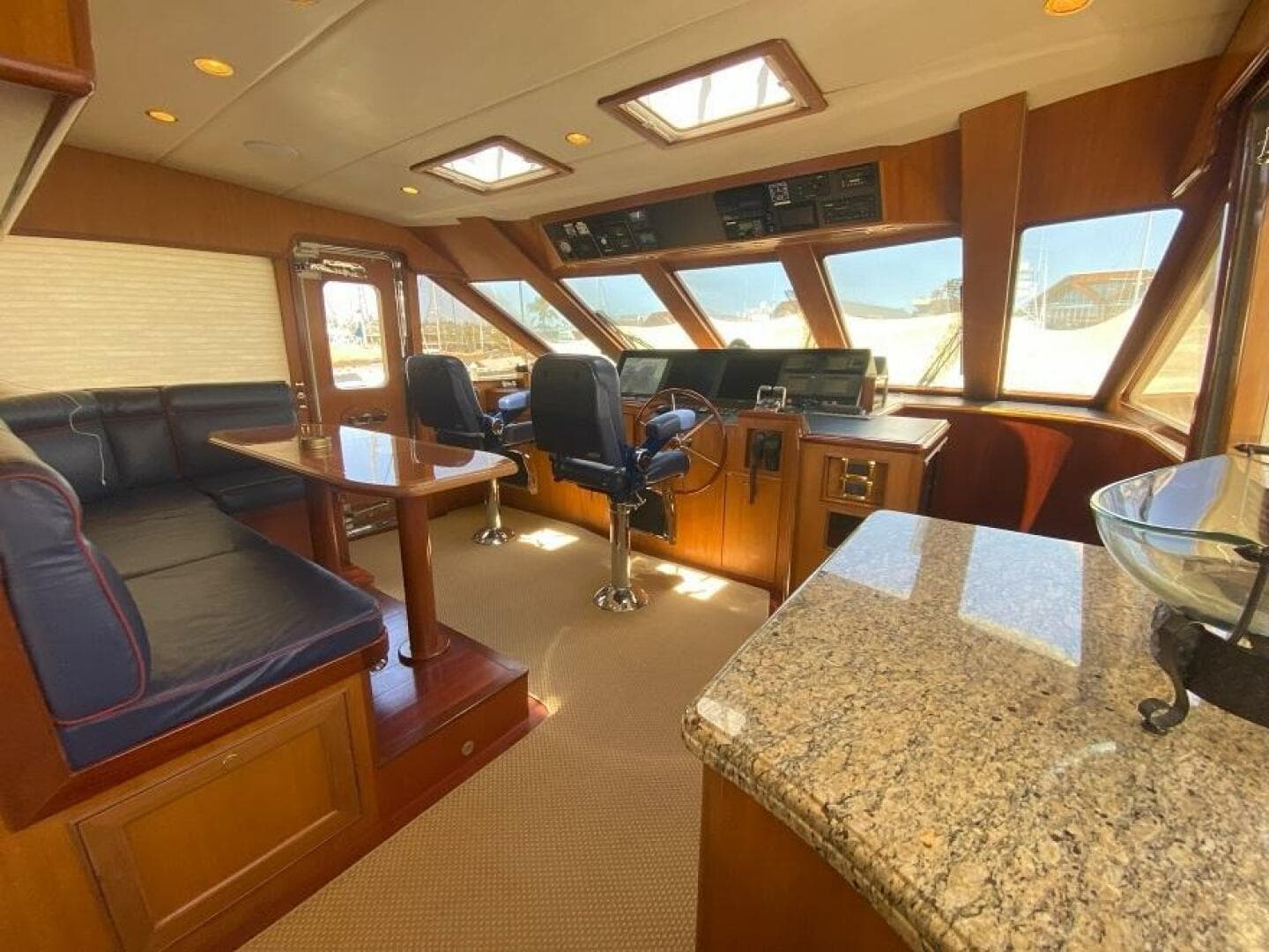 2005 Offshore Yachts — photo 10