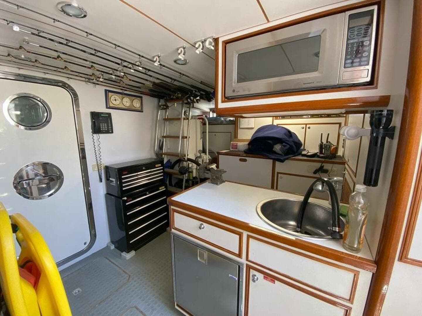 2005 Offshore Yachts — photo 30