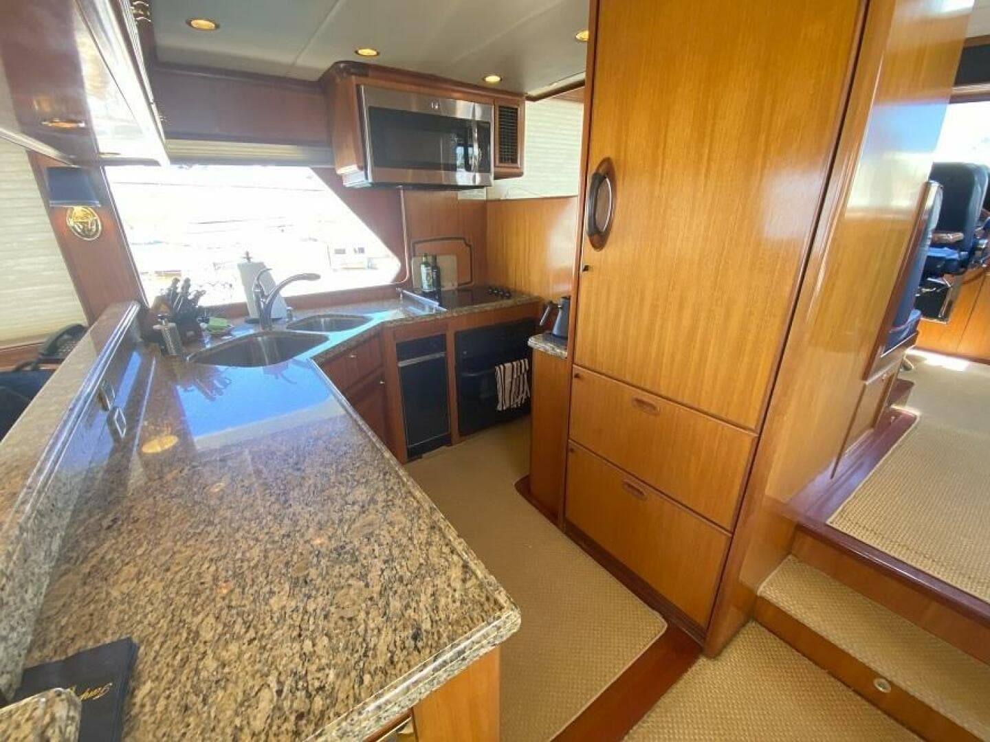 2005 Offshore Yachts — photo 8