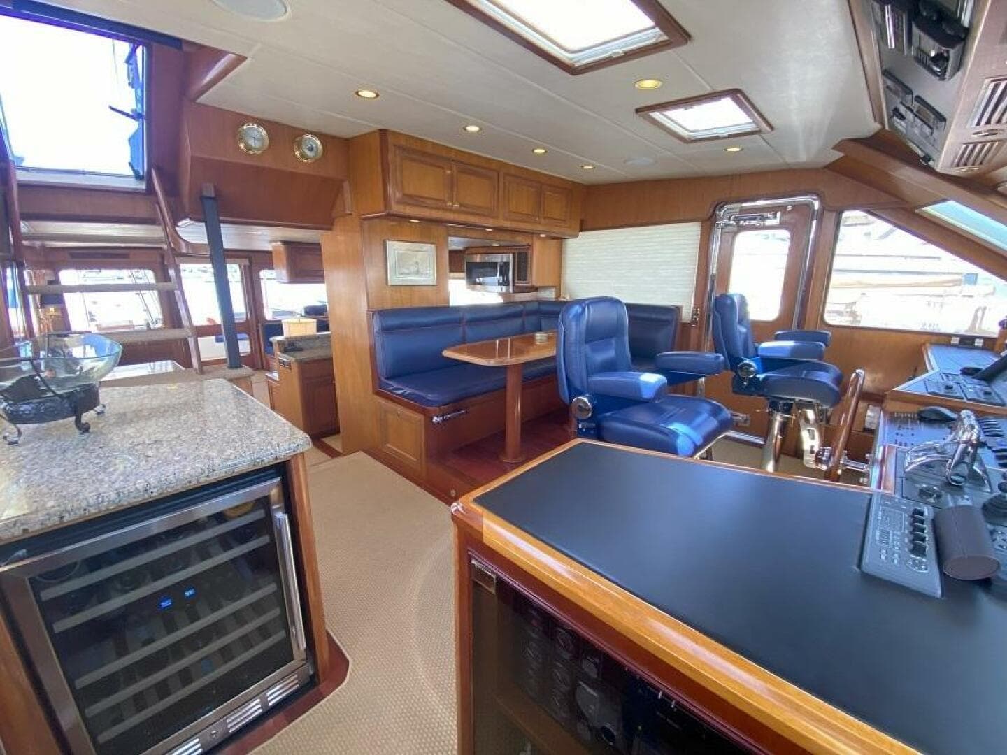 2005 Offshore Yachts — photo 11