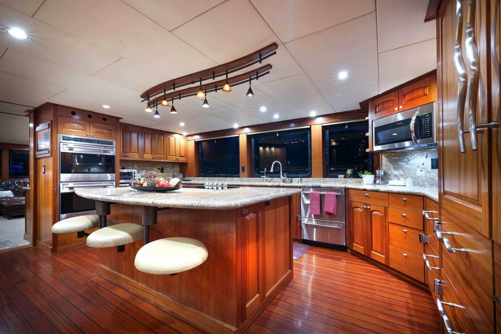 2010 Allseas — photo 5