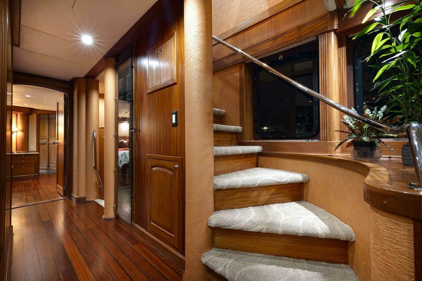 2010 Allseas — photo 7