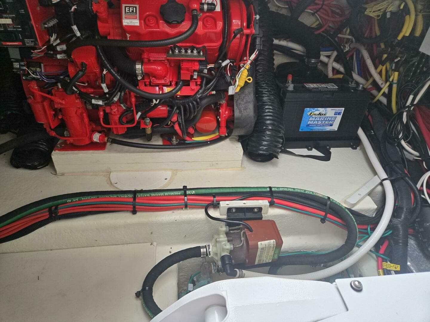 2020 Four Winns V355 Coupe OB — photo 28