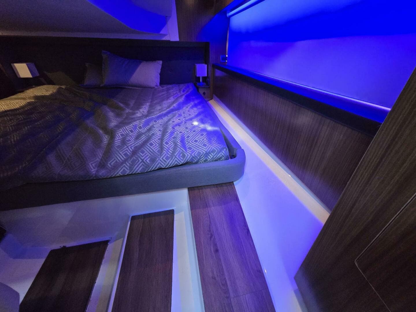 2020 Four Winns V355 Coupe OB — photo 20