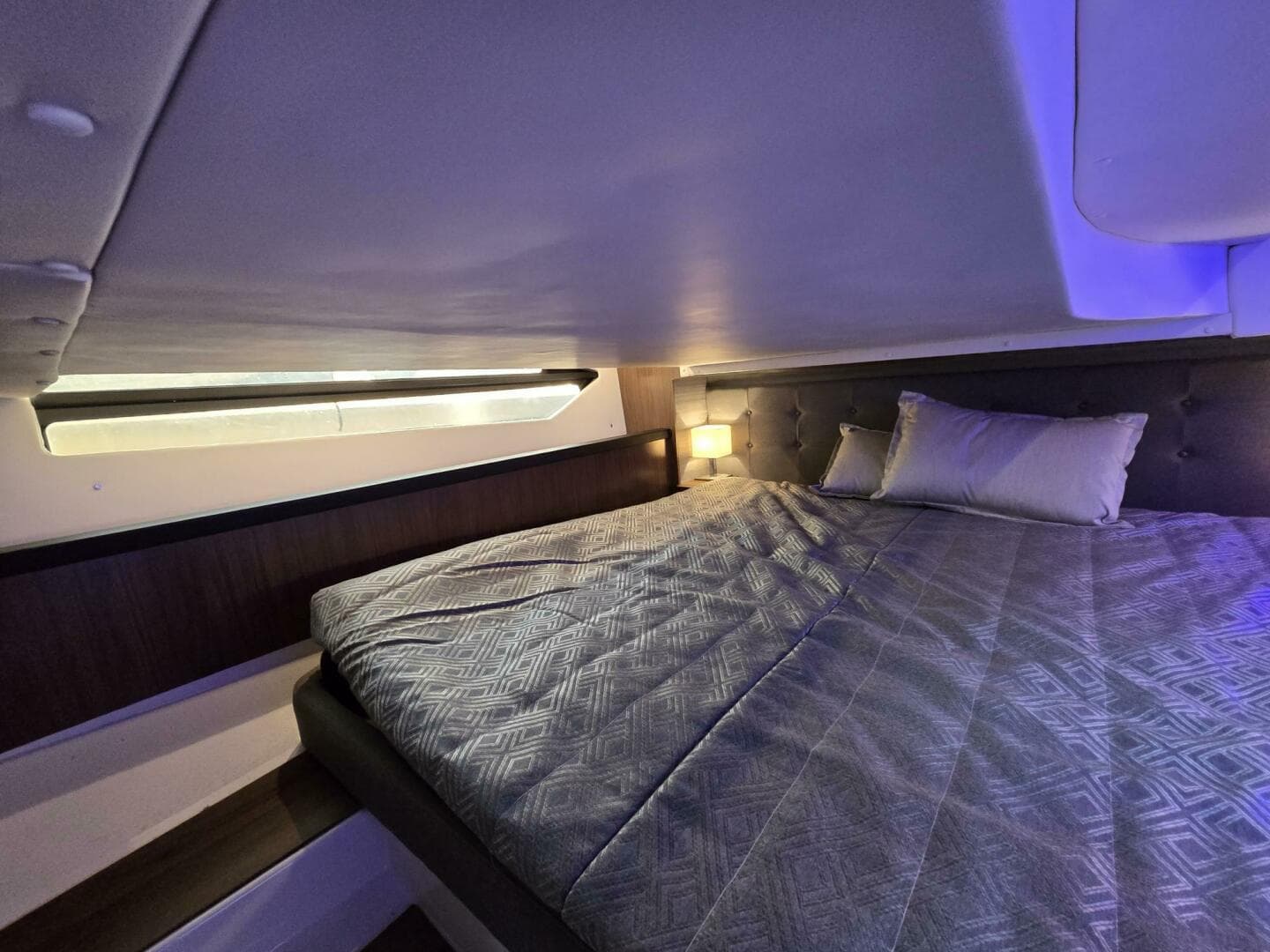 2020 Four Winns V355 Coupe OB — photo 23