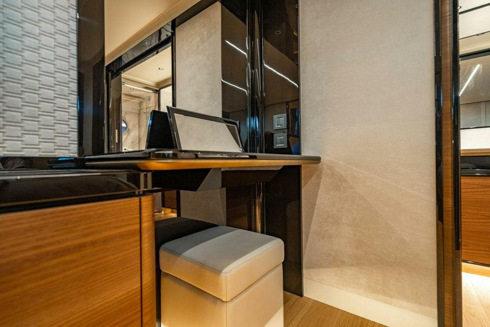 2023 Absolute Navetta — photo 35